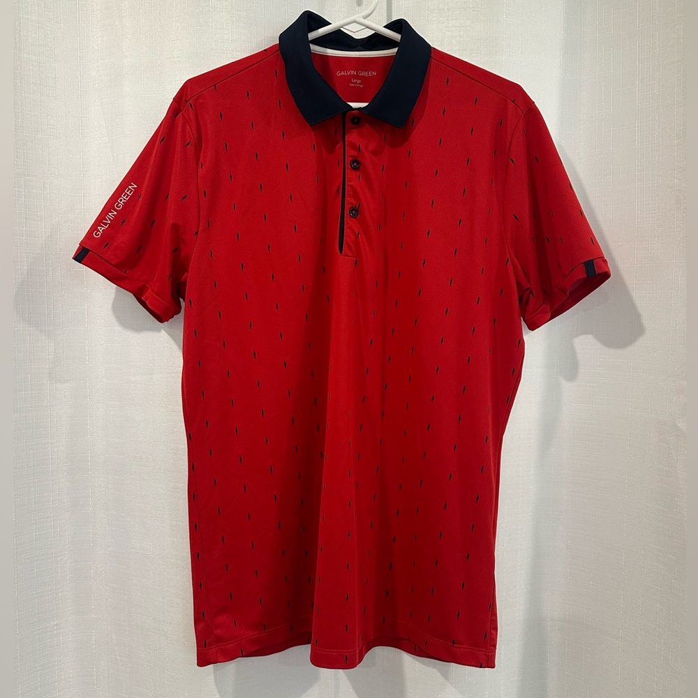 Galvin Green Short Sleeve Polo In Red, Navy Blue collar, Black Print In Large